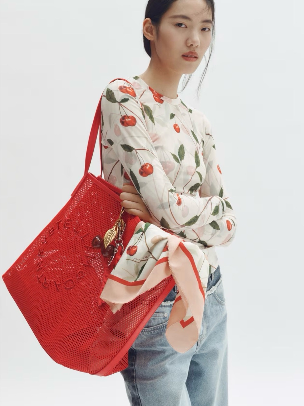 Stella McCartney x H&M Red Perforated Logo Tote - Picture 3 of 3